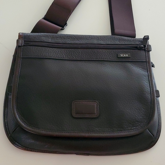 TUMI Alpha Small Flap Leather Crossbody Messenger Bag In Black & Brown